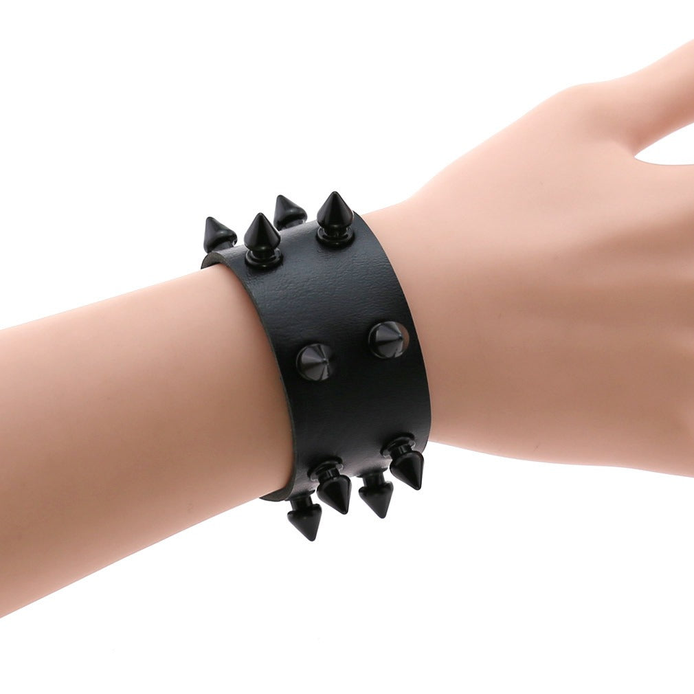 Bracelet à pointes Moon Attic style punk / métal / gothique MA-JDSZ05
