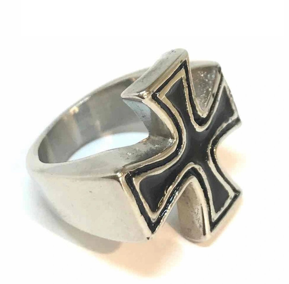 Bague croix de malte noire avec liseré BA059