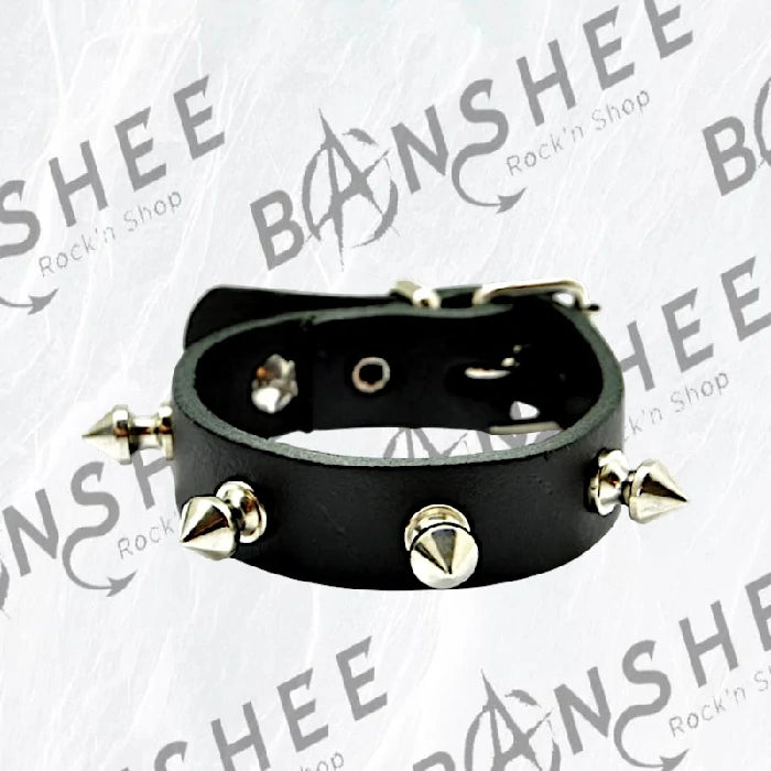 Bracelet noir en cuir avec spikes métalliques et fermeture à boucle