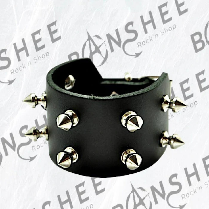 Bracelet noir en cuir avec spikes métalliques et fermeture à boucle