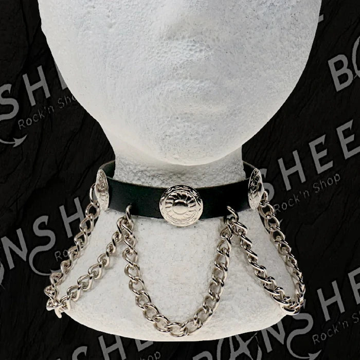 Choker ras de cou en cuir noir avec chaînes et médaillons argentés