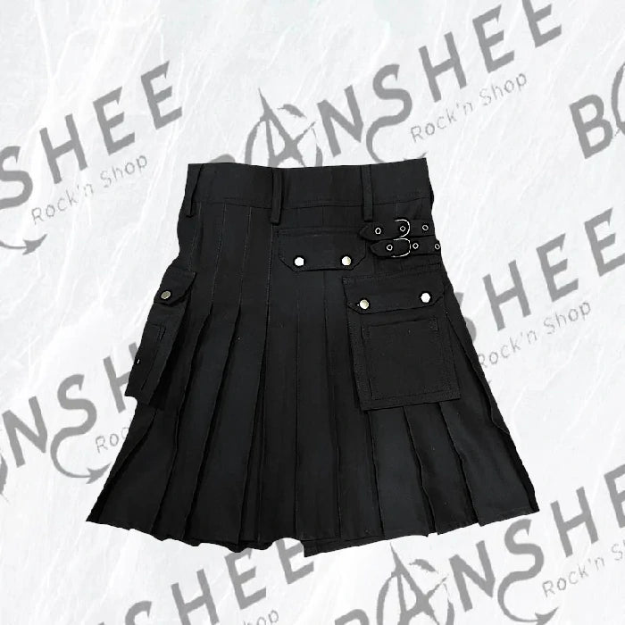 Vue arrière d'un kilt noir en coton avec poches cargo et coupe plissée