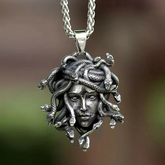 Collier Medusa Moon Attic med1