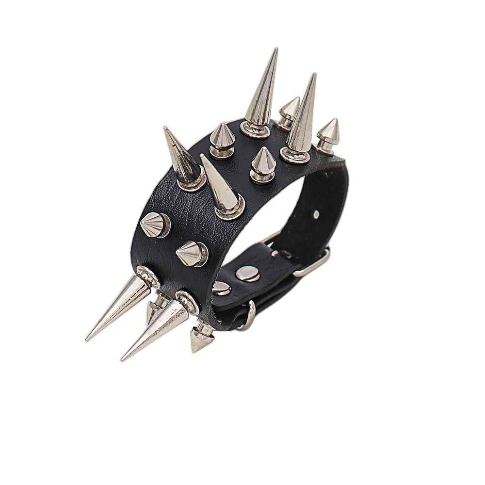 Bracelet à pointes Moon Attic style punk / métal / gothique MA-XQ0467