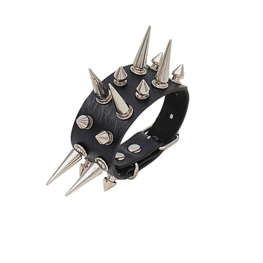 Bracelet à pointes Moon Attic style punk / métal / gothique MA-XQ0467