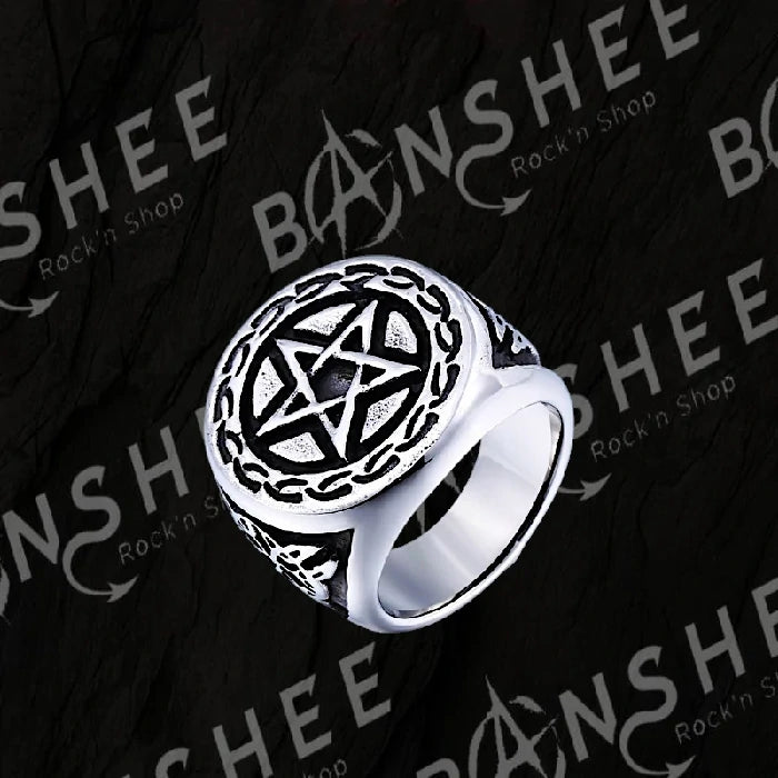 Bague chevalière en acier inoxydable pour homme et femme, gravée d'un pentacle et motifs celtiques, marque Moon Attic.