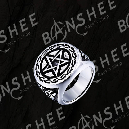 Bague chevalière en acier inoxydable pour homme et femme, gravée d'un pentacle et motifs celtiques, marque Moon Attic.