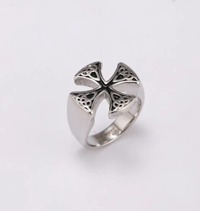 Bague croix de malte fine Art0004