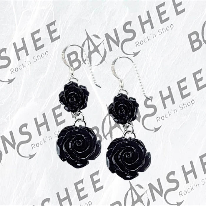 Boucles d’oreilles pendantes avec doubles roses noires