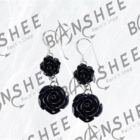 Boucles d’oreilles pendantes avec doubles roses noires