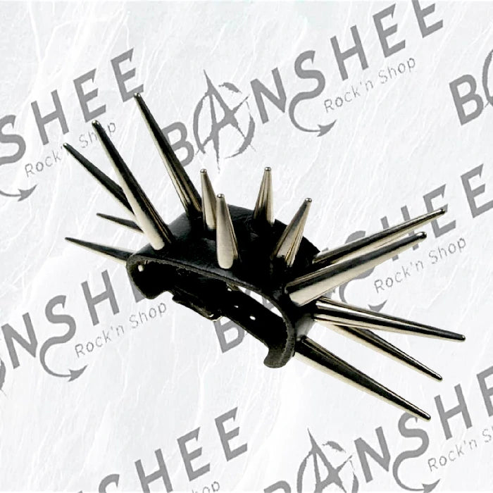 Bracelet punk en cuir noir hérissé de longs spikes métalliques argentées de différentes tailles