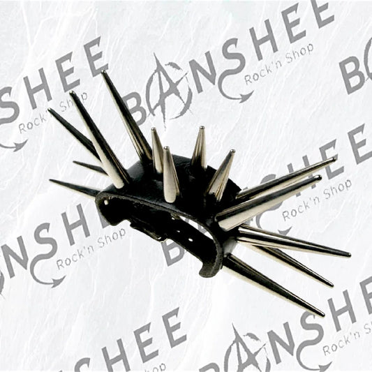 Bracelet punk en cuir noir hérissé de longs spikes métalliques argentées de différentes tailles