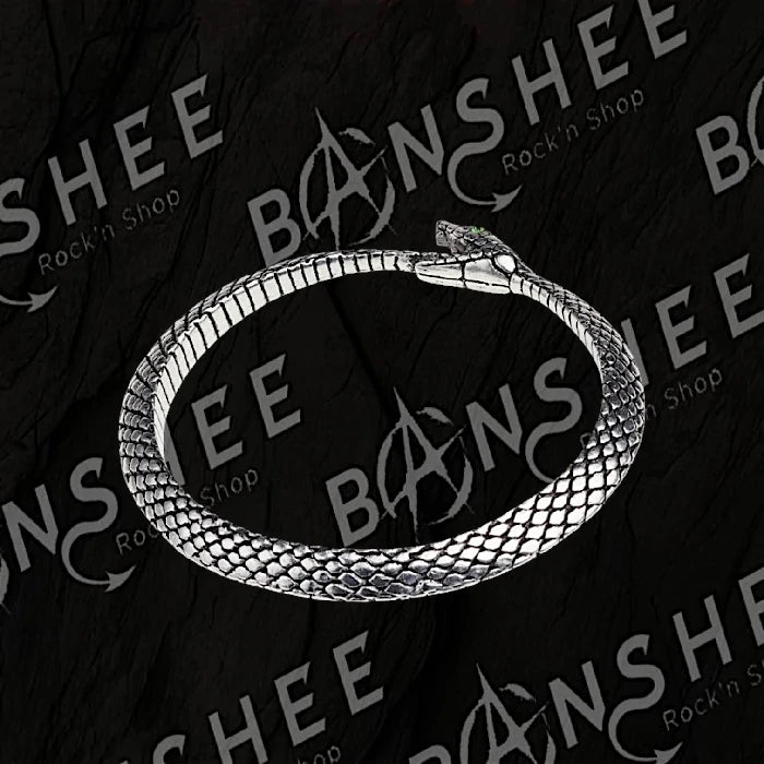 Autre vue d'un bracelet serpent Ouroboros argenté avec œil en cristal vert