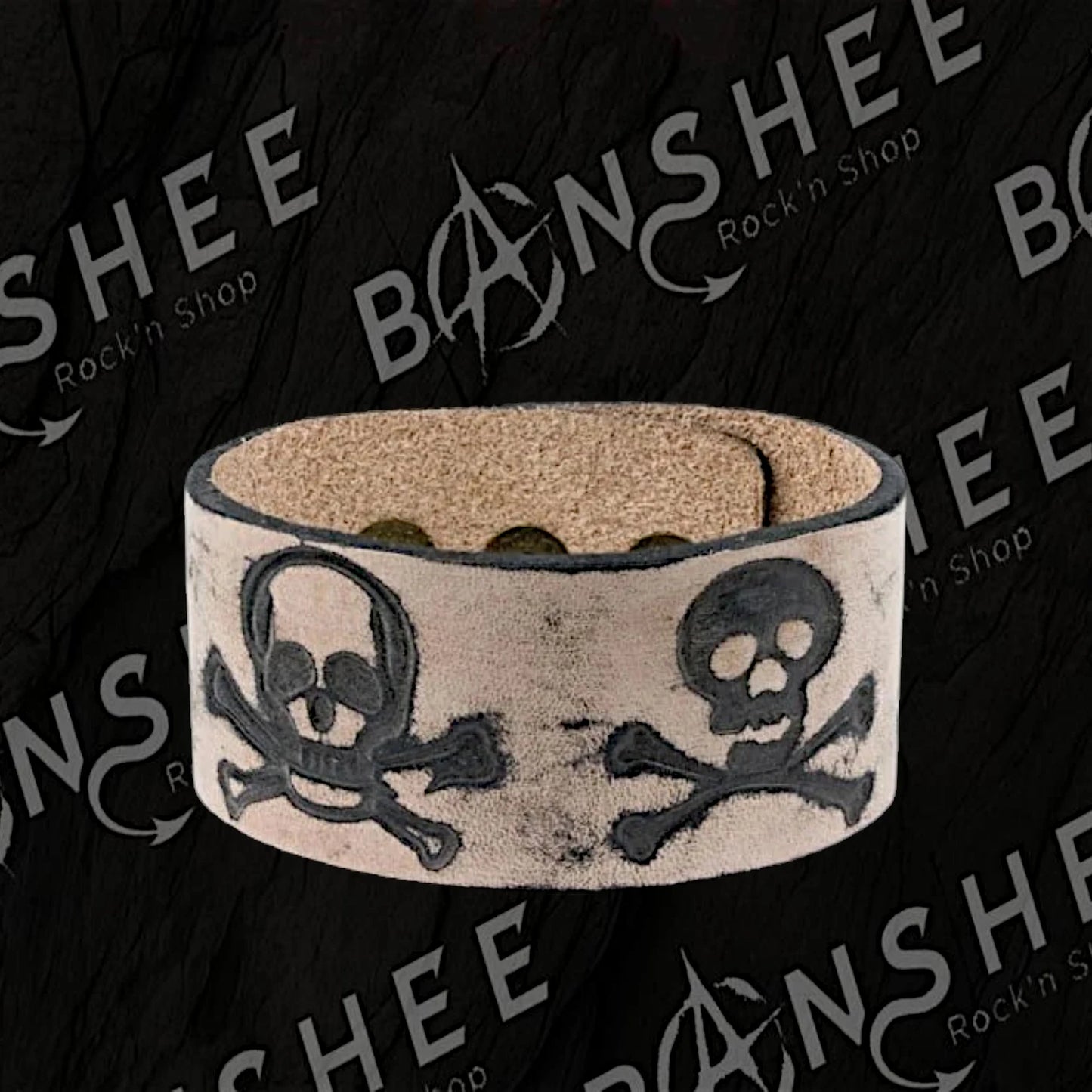 Bracelet en cuir fermé avec têtes de mort et os croisés en relief