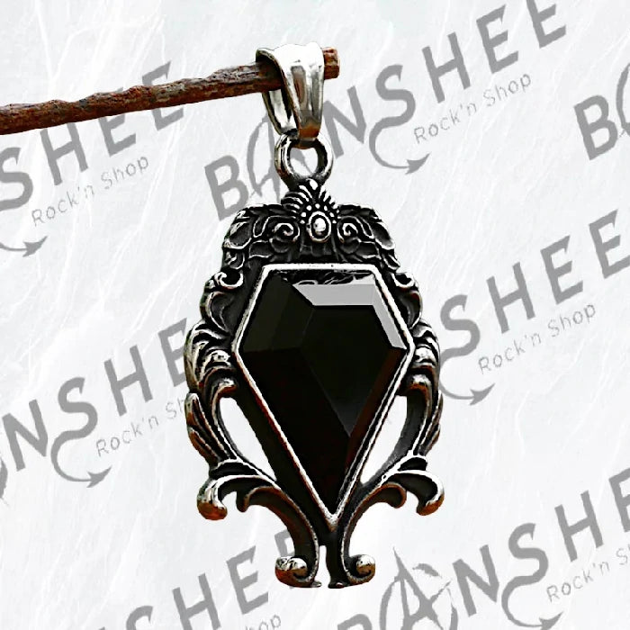 Collier Moon Attic en titane avec pendentif orné d'un zirconium noir facetté dans un cadre de style gothique
