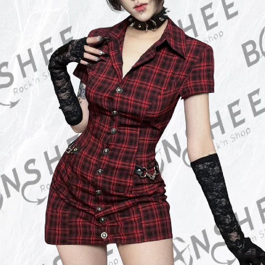 Robe rouge à carreaux avec col chemise et fermeture boutonnée