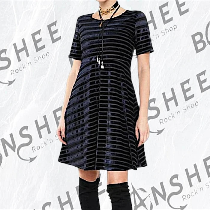 Robe noire gothique à rayures en velours et manches courtes