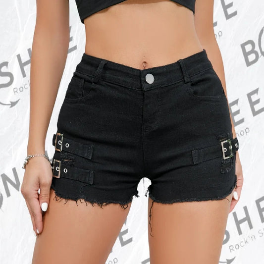Short gothique noir avec boucles métalliques latérales et ourlets effilochés
