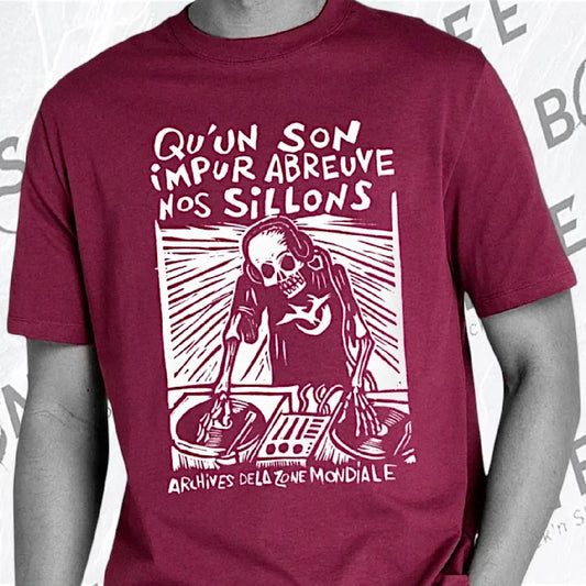 T-shirt punk bordeaux avec squelette DJ aux platines